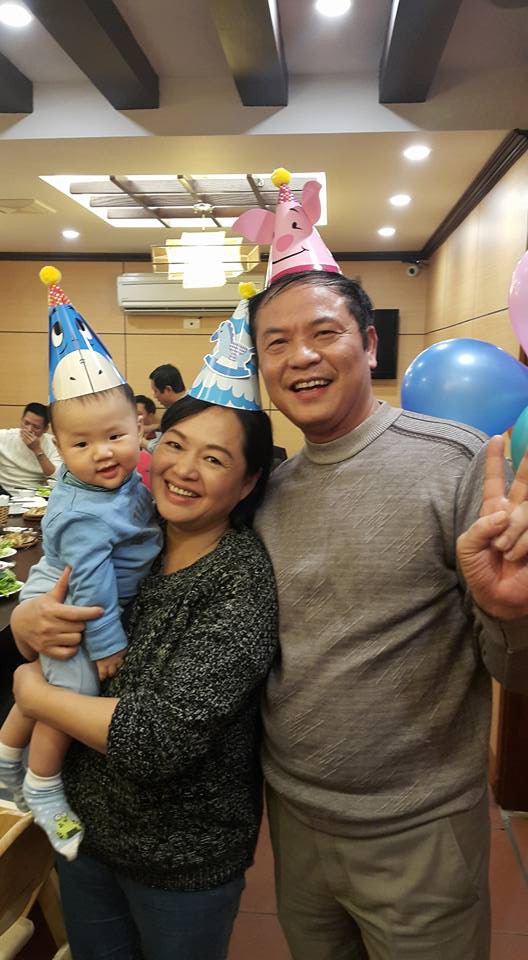 My Sói Thu Quỳnh khoe ảnh ngày bé, nào ngờ dân tình lại chỉ chú ý đến người mẹ xinh như hoa khôi của cô