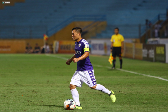 Chìm trong thất vọng, Công Phượng sẽ phải nhìn vào một vì sao khiêm nhường để sực tỉnh