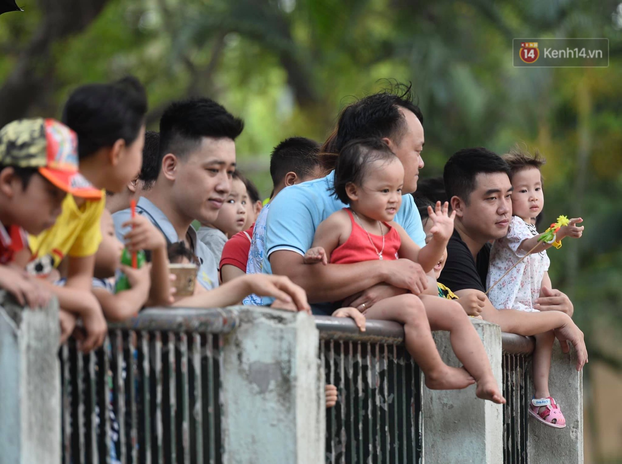 Khu vui chơi, trung tâm thương mại, rạp phim ở Thủ đô đông đúc trong ngày đầu nghỉ lễ