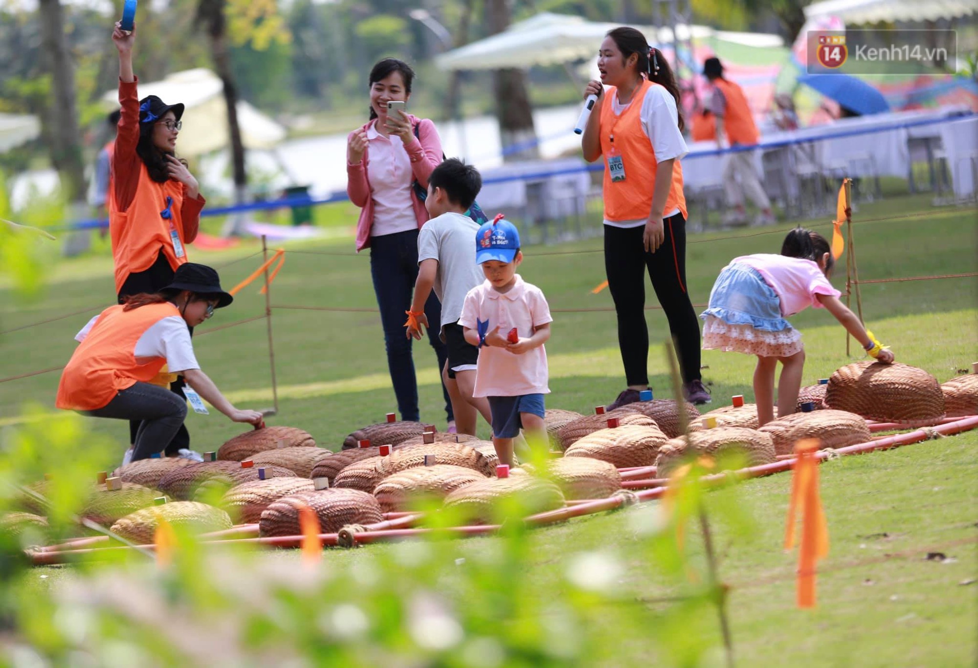 Khu vui chơi, trung tâm thương mại, rạp phim ở Thủ đô đông đúc trong ngày đầu nghỉ lễ