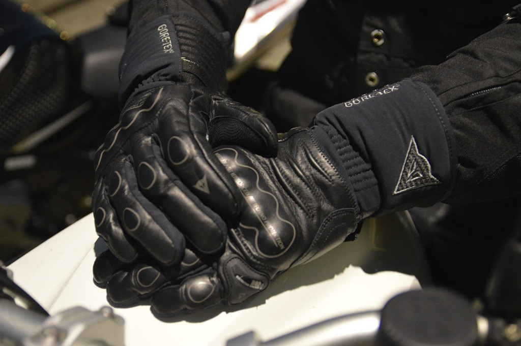 Trước khi đi phượt bằng xe máy, bạn cần trang bị những món đồ gì?