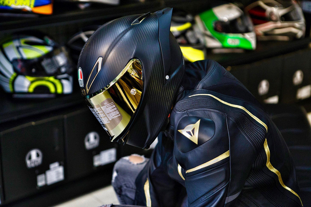 Trước khi đi phượt bằng xe máy, bạn cần trang bị những món đồ gì?