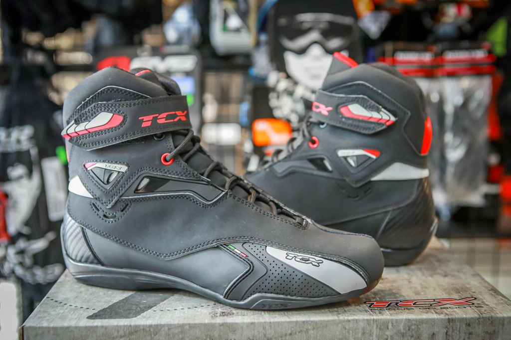 Trước khi đi phượt bằng xe máy, bạn cần trang bị những món đồ gì?