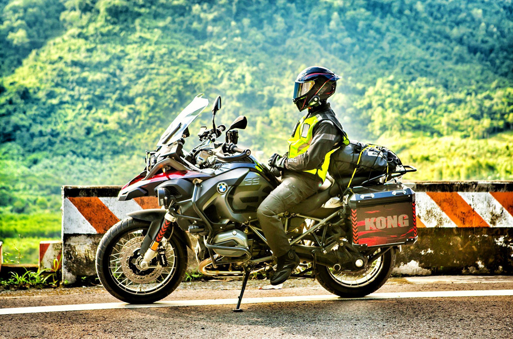 Trước khi đi phượt bằng xe máy, bạn cần trang bị những món đồ gì?