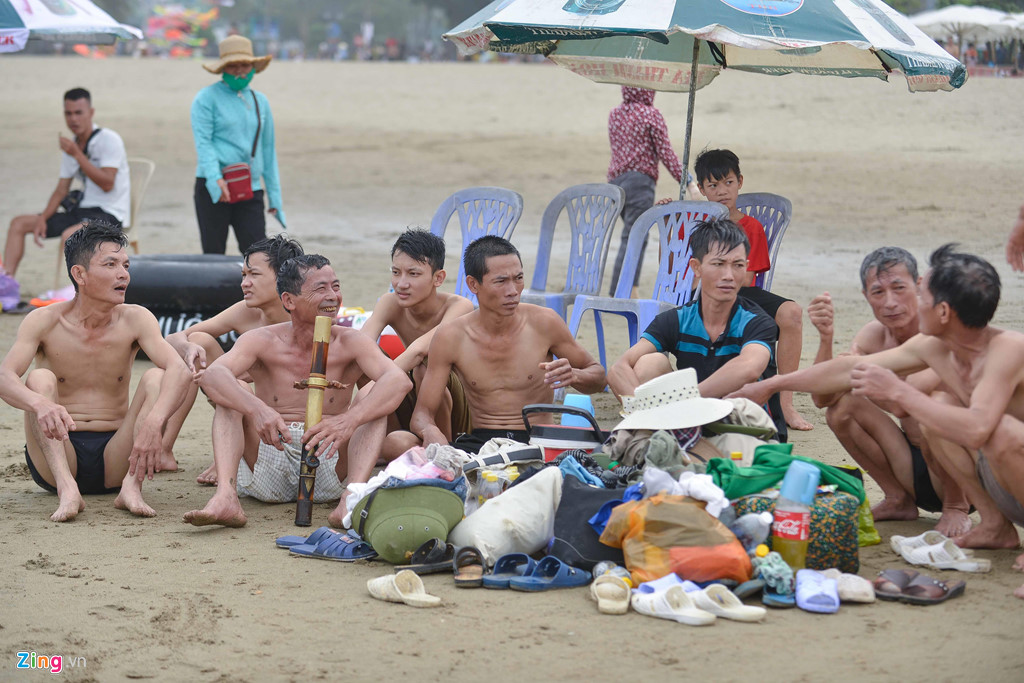Bãi biển Sầm Sơn đặc kín người ngày nghỉ lễ