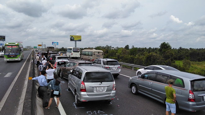 Tai nạn trên đường cao tốc TP.HCM - Trung Lương, 8 ô tô tông liên hoàn