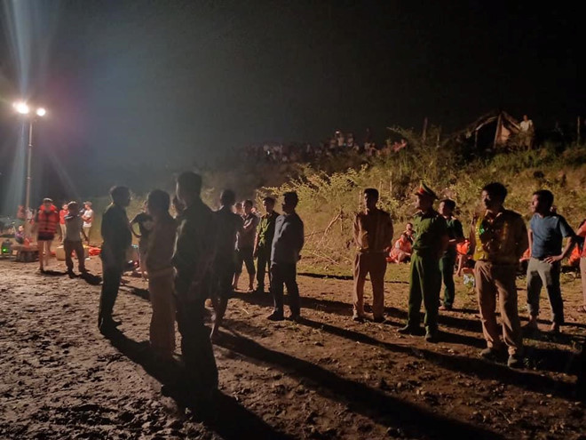 3 em nhỏ mất tích khi tắm sông ở Nghệ An