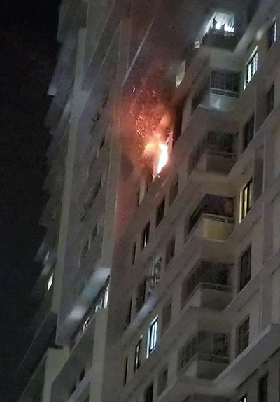 Cháy căn hộ ở Sài Gòn, người dân đập cửa gọi nhau bỏ chạy