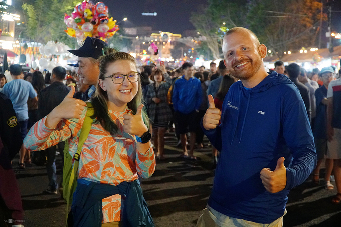 Biển người chen chân ở chợ đêm Đà Lạt dịp lễ 30/4