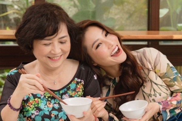 Nghẹn ngào tâm thư Diễm My 9x gửi mẹ đã khuất: 8 ngày mẹ bỏ con đi, tối nay ai ôm con ngủ đây mẹ ơi!