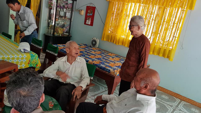 Kiếp này không đến được với nhau thì tui hẹn ông ở kiếp sau - câu nói của bà cụ 93 tuổi sau 65 năm gặp lại mối tình thời thanh xuân khiến nhiều người rưng rưng