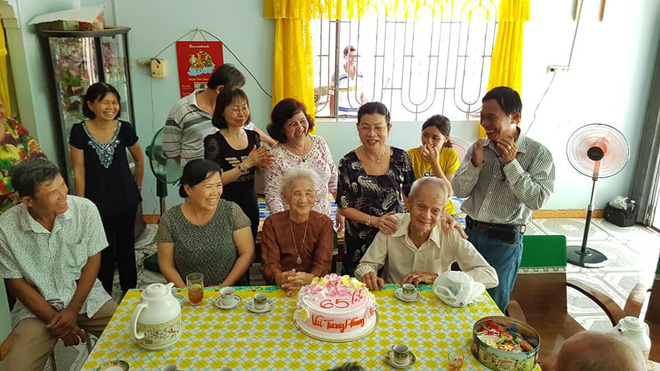 Kiếp này không đến được với nhau thì tui hẹn ông ở kiếp sau - câu nói của bà cụ 93 tuổi sau 65 năm gặp lại mối tình thời thanh xuân khiến nhiều người rưng rưng