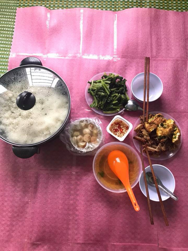 Chị em chê ỏng eo mâm cơm ngày lễ chỉ vì bát nước chấm, tới khi nghe rõ ngọn ngành lại cảm thông sâu sắc