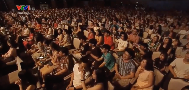 Bị nói hát nhép do gặp sự cố mất điện, Mỹ Tâm vẫn hành động cực chuyên nghiệp thế này