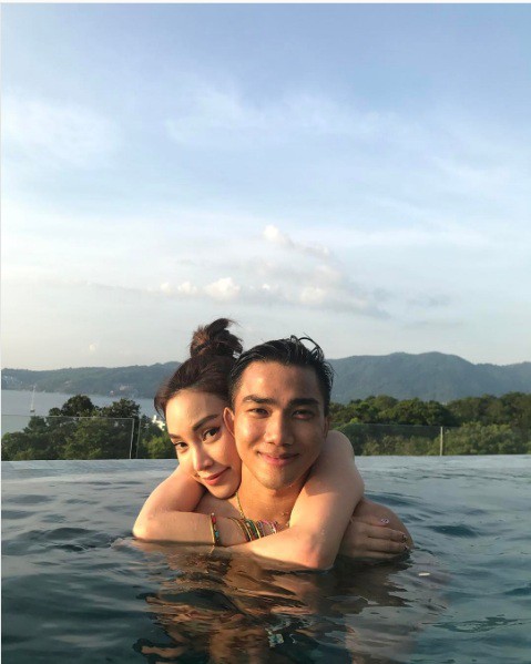 Chồng tòm tem nhân viên, bồ ghen lồng lộn cấm không cho ôm hôn vợ, khi biết chuyện vợ có phản ứng đáng kinh ngạc