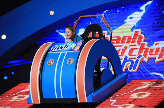 Choáng váng với cô bé thông minh thượng thừa, mới 8 tuổi đã rinh giải kỷ lục 50 triệu trong Nhanh như chớp nhí