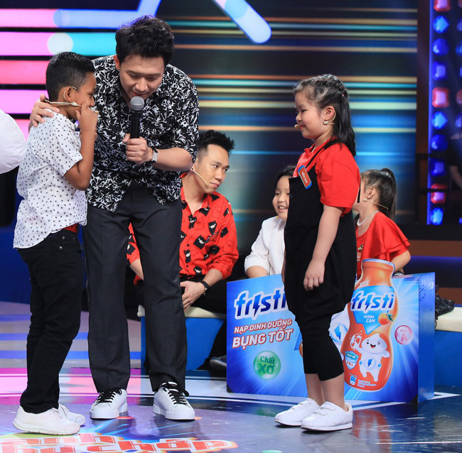 Choáng váng với cô bé thông minh thượng thừa, mới 8 tuổi đã rinh giải kỷ lục 50 triệu trong Nhanh như chớp nhí