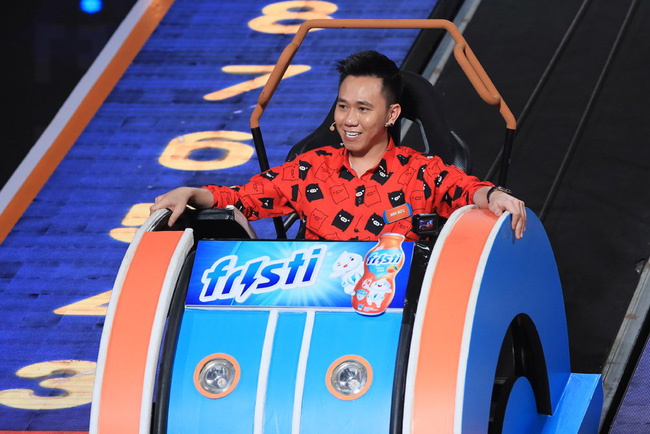 Choáng váng với cô bé thông minh thượng thừa, mới 8 tuổi đã rinh giải kỷ lục 50 triệu trong Nhanh như chớp nhí