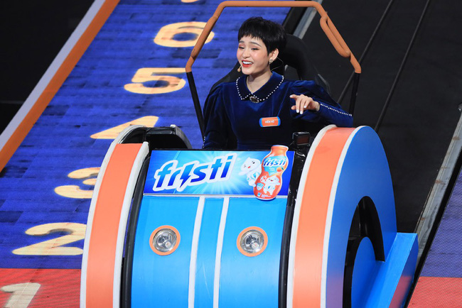 Choáng váng với cô bé thông minh thượng thừa, mới 8 tuổi đã rinh giải kỷ lục 50 triệu trong Nhanh như chớp nhí