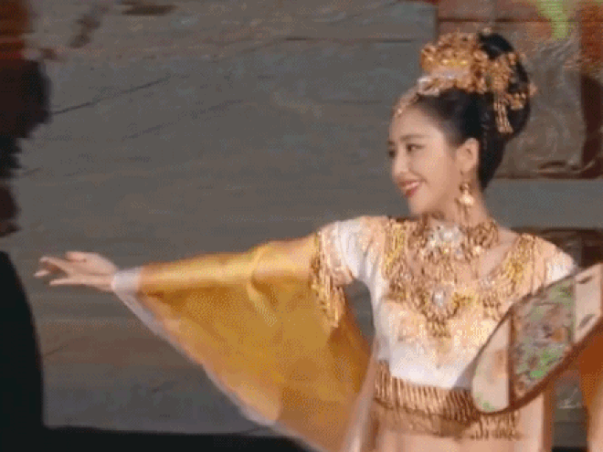 Ngắm 2 vũ nữ đẹp tuyệt trần, là tượng đài nhan sắc ở Tân Cương