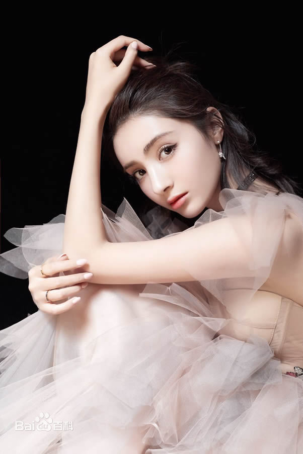 Ngắm 2 vũ nữ đẹp tuyệt trần, là tượng đài nhan sắc ở Tân Cương