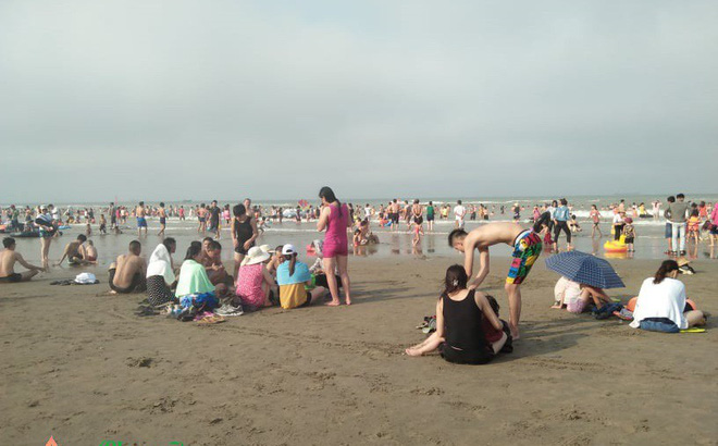 Nỗi ám ảnh kỳ nghỉ lễ 30/4 - 1/5: Đi du lịch từ lúc nửa đêm, tới biển chỉ thấy biển người