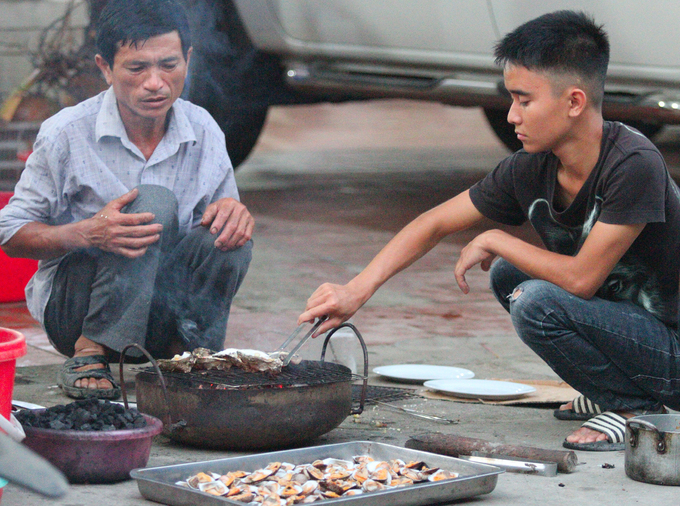 Biển Cửa Lò ken đặc người trong dịp nghỉ lễ