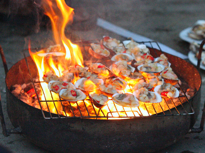 Biển Cửa Lò ken đặc người trong dịp nghỉ lễ