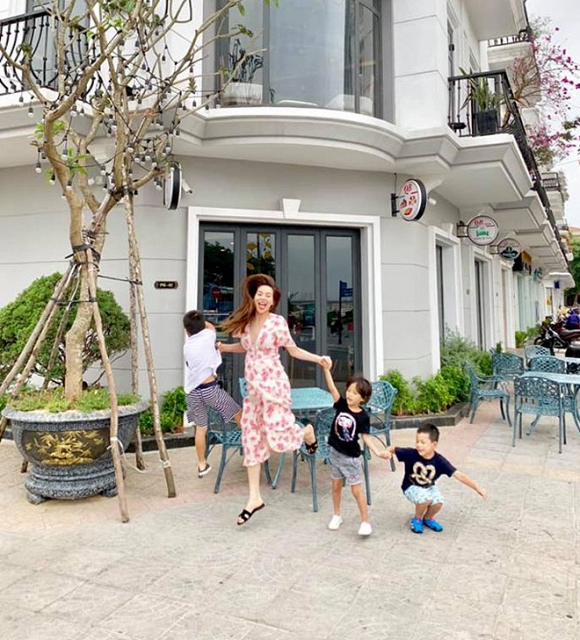 Lộ rõ vòng 2 nhô cao bất thường, Hồ Ngọc Hà vướng nghi án mang thai với người tình Kim Lý