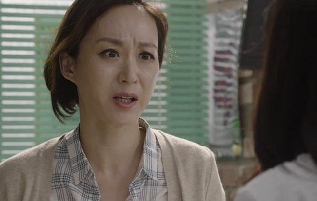 Vỏ quýt dày gặp móng tay nhọn: Dâu mới, dâu cũ và màn chạm mặt tê tái của mẹ chồng