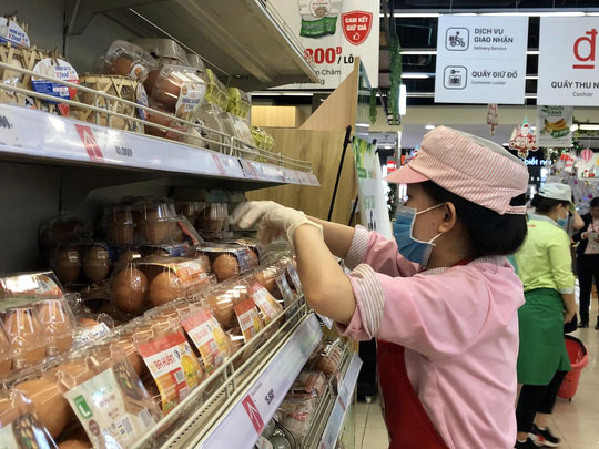 Người dân TP HCM đổ xô vào siêu thị, trung tâm thương mại trốn nóng