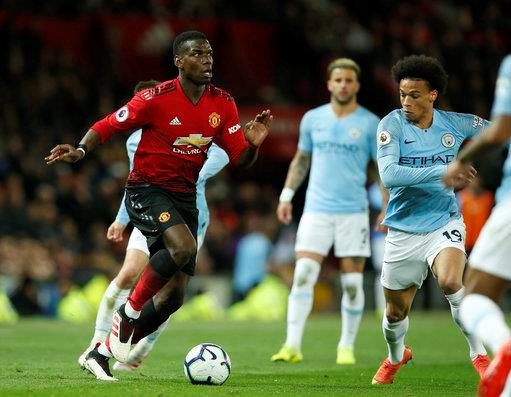 Paul Pogba lôi kéo cầu thủ chống phá HLV Solskjaer