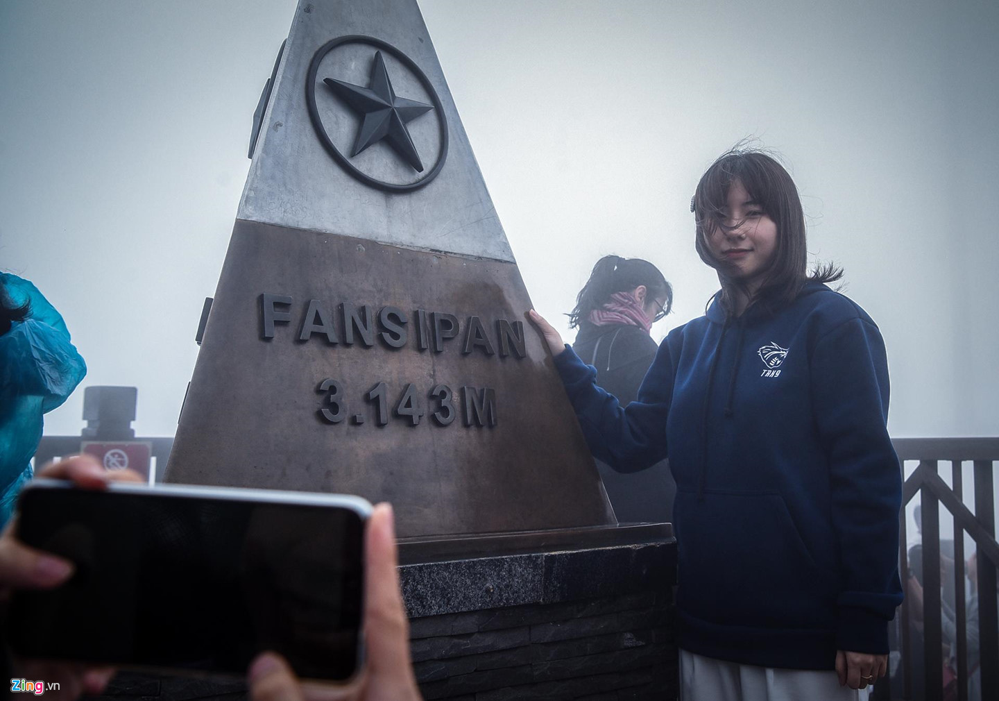 Du khách tận hưởng giá lạnh 13 độ C giữa kỳ nghỉ lễ ở Sa Pa