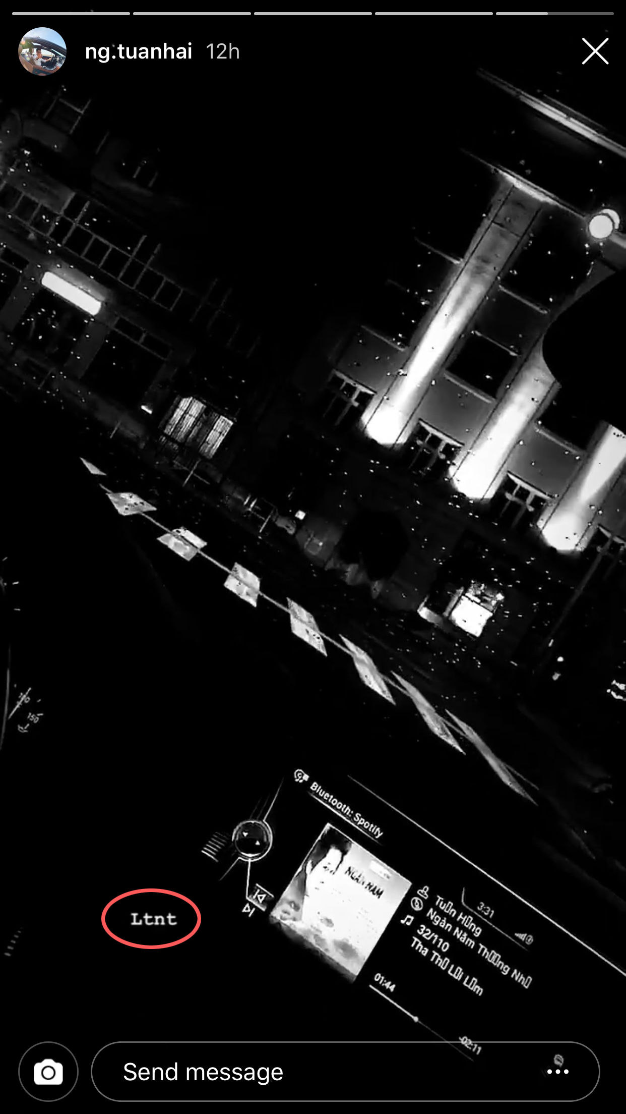 Vui tính như các thiếu gia Việt, cứ chia tay là lại đăng story nhớ nhung người cũ