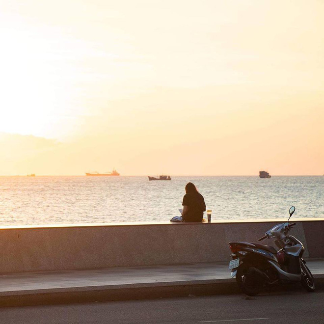 Bãi biển Vũng Tàu đông như vỡ trận, du khách nào chụp được ảnh mà chỉ có 1 mình quả là kỳ tích