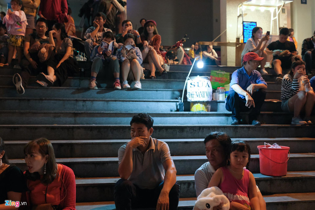 Cảnh người ngắm người ở các điểm đến nổi tiếng của Đà Lạt