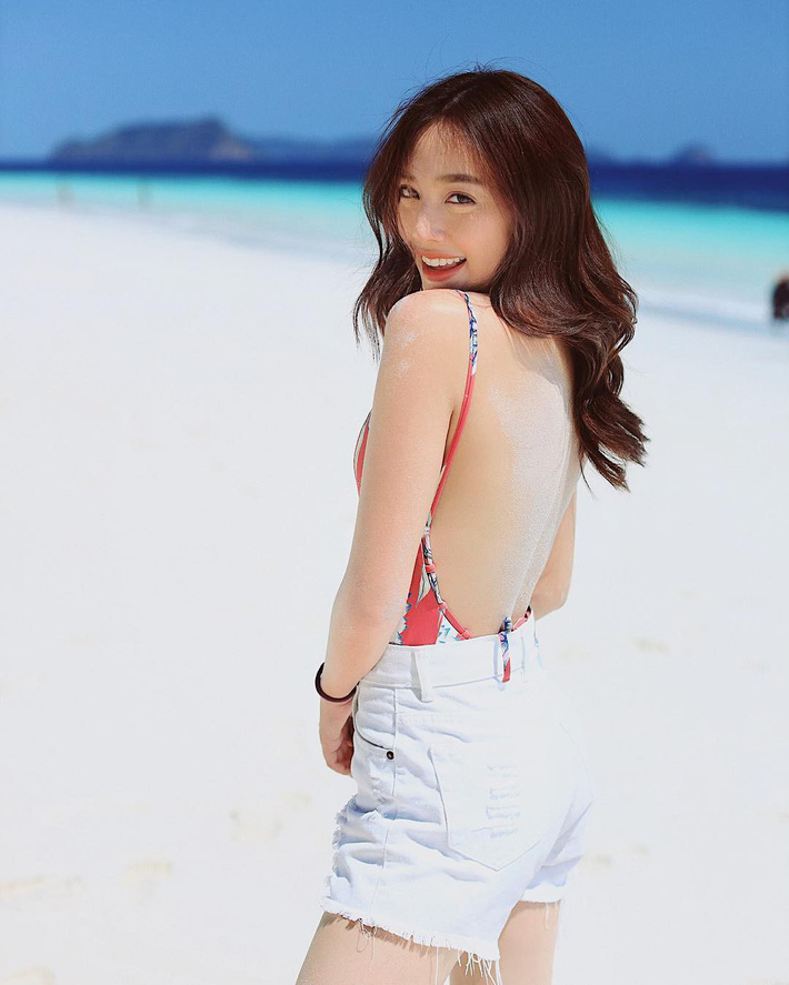 Đi biển đương nhiên không thiếu đồ bơi, nhưng đã mặc thì phải mix theo 2 cách này mới sexy tột cùng