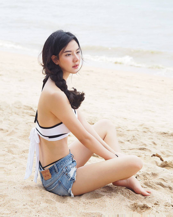 Đi biển đương nhiên không thiếu đồ bơi, nhưng đã mặc thì phải mix theo 2 cách này mới sexy tột cùng