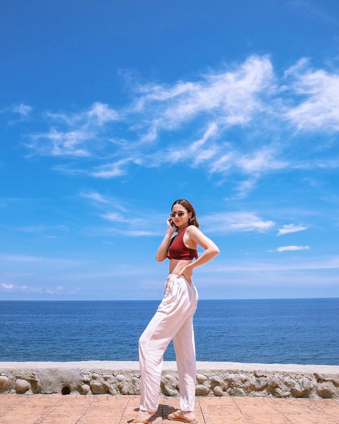 Đi biển đương nhiên không thiếu đồ bơi, nhưng đã mặc thì phải mix theo 2 cách này mới sexy tột cùng