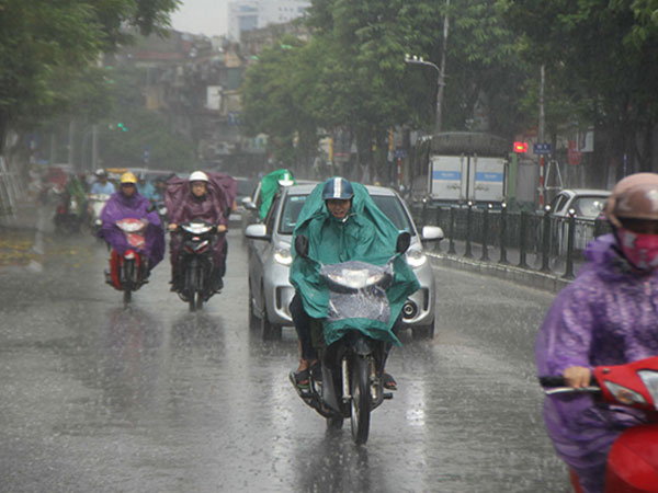 Dự báo thời tiết 30/4: Bắc Bộ mưa dông diện rộng, xua tan nắng nóng