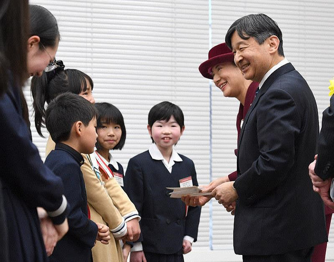 Nhật hoàng mới và gánh nặng truyền thống Hoàng gia