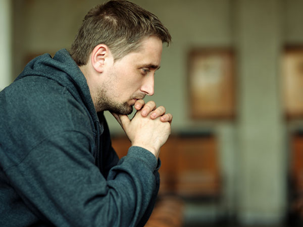 Đưa bạn gái tới ra mắt bạn thân, tôi không ngờ mình lại được chứng kiến màn mời chào nhiệt tình đến khó tin của bạn gái