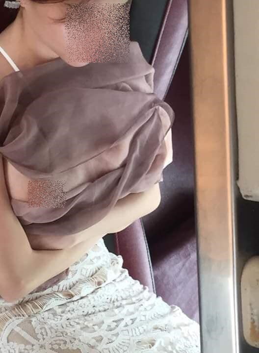 Đi xe giường nằm gặp khách nữ tầng dưới mặc váy ren, chàng trai nóng 40 độ vì vô tình thấy cô hở hết cả ngực