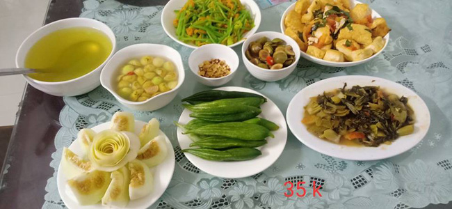 Khoe loạt mâm cơm 4 người ăn chưa đến 50k, vợ trẻ khiến chị em hoang mang cho đến khi tiết lộ điều này