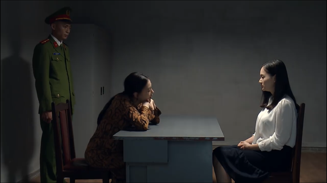 Nàng dâu order: Hồ ly Phương Oanh bị bắt vẫn không tỉnh ngộ, xông vào đánh Lan Phương giữa đồn công an