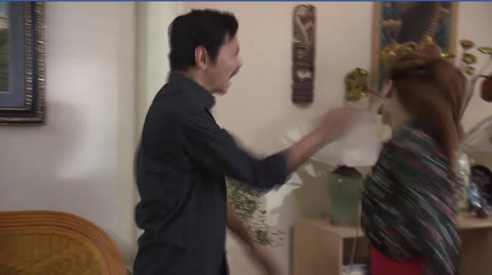 Chị bị bố đánh, Ánh Dương đứng... cười trong Về Nhà Đi Con gây tranh cãi