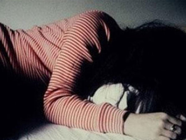 Nhóm thanh niên khống chế hiếp dâm 2 bé gái 15 tuổi giữa cánh đồng