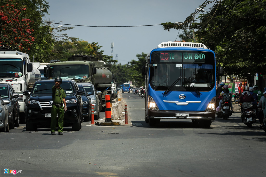 Đường qua Cần Giờ kẹt cứng, người Sài Gòn chờ hơn 4 giờ để lên phà