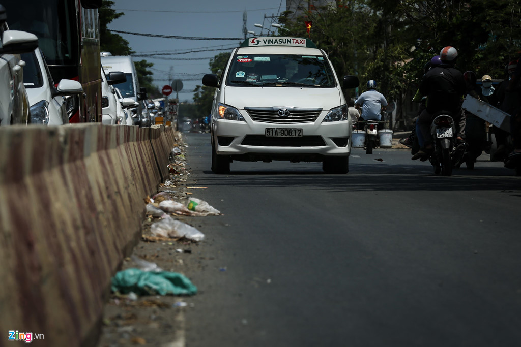 Đường qua Cần Giờ kẹt cứng, người Sài Gòn chờ hơn 4 giờ để lên phà