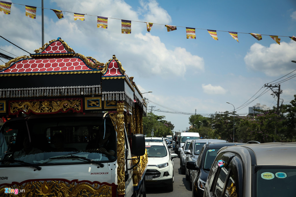 Đường qua Cần Giờ kẹt cứng, người Sài Gòn chờ hơn 4 giờ để lên phà